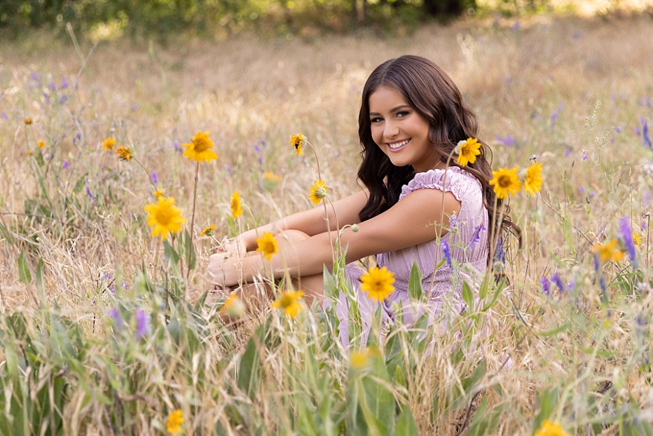 https://nicolecookphoto.com/karlee-lincoln-high-school-senior-portraits-in-granite-bay-folsom-lake/