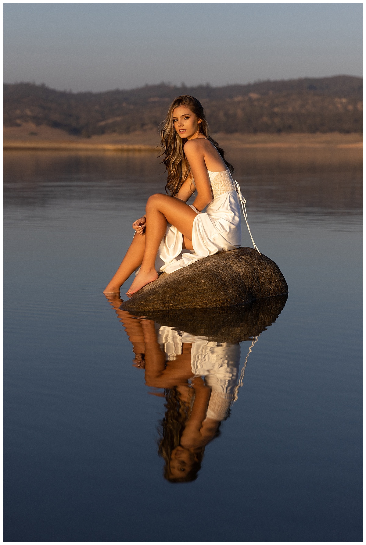 Teen girl senior portratis in lake